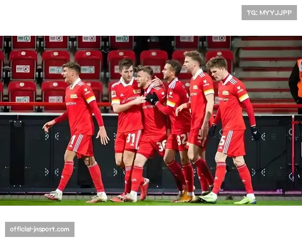 柏林联合对阵拜仁防守组织严密 限制对手进攻空间策略收效显著 柏林联合对阵拜仁防守组织严密 限制对手进攻空间策略收效显著